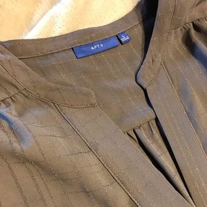 SUMMER CLOSE OUT: Cute gray blouse great for work